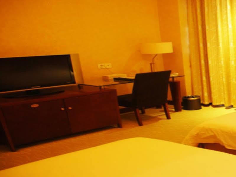 Changshu Kaiyue International Hotel Exterior photo